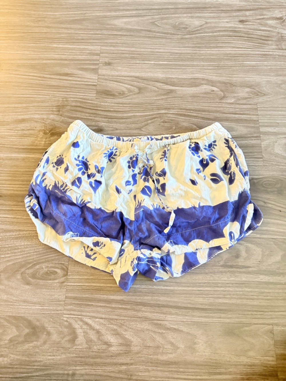 Stone Fox Swim Blue and White Floral Linen Drawstring Shorts with Pockets XS/S